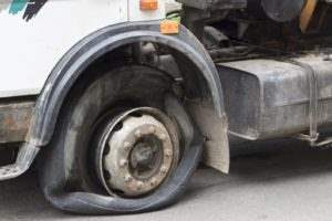 ¿Puede tu neumático salirse mientras conduces y causar un accidente?