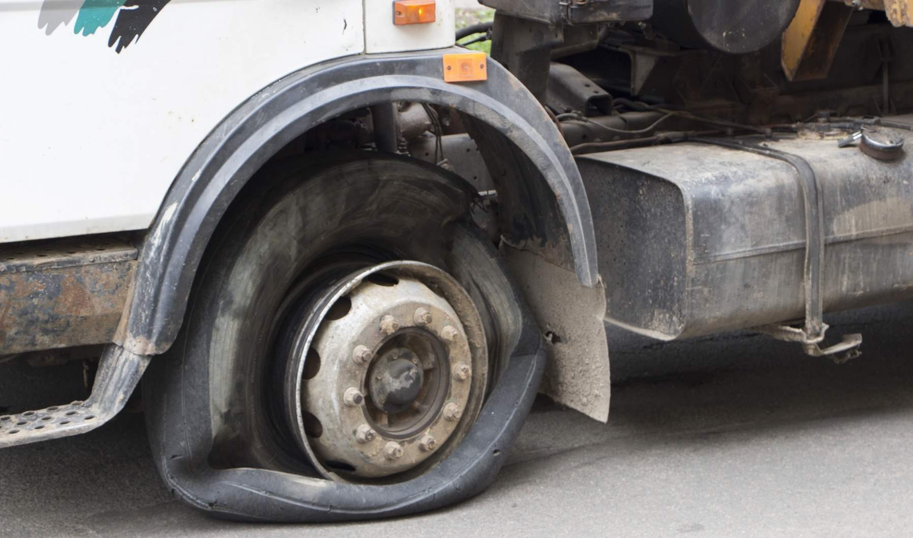 Can Your Tire Fall Off While Driving & Cause An Accident? Chalik & Chalik