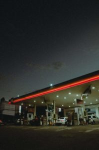 Lugares comunes donde ocurren accidentes de resbalón y caída