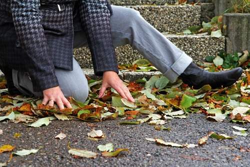 woman slipped and fell on pavement