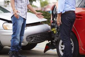 ¿Debería llamar a un abogado después de un accidente de coche?