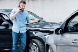 ¿Qué hacer si State Farm niega tu reclamo por accidente de auto?