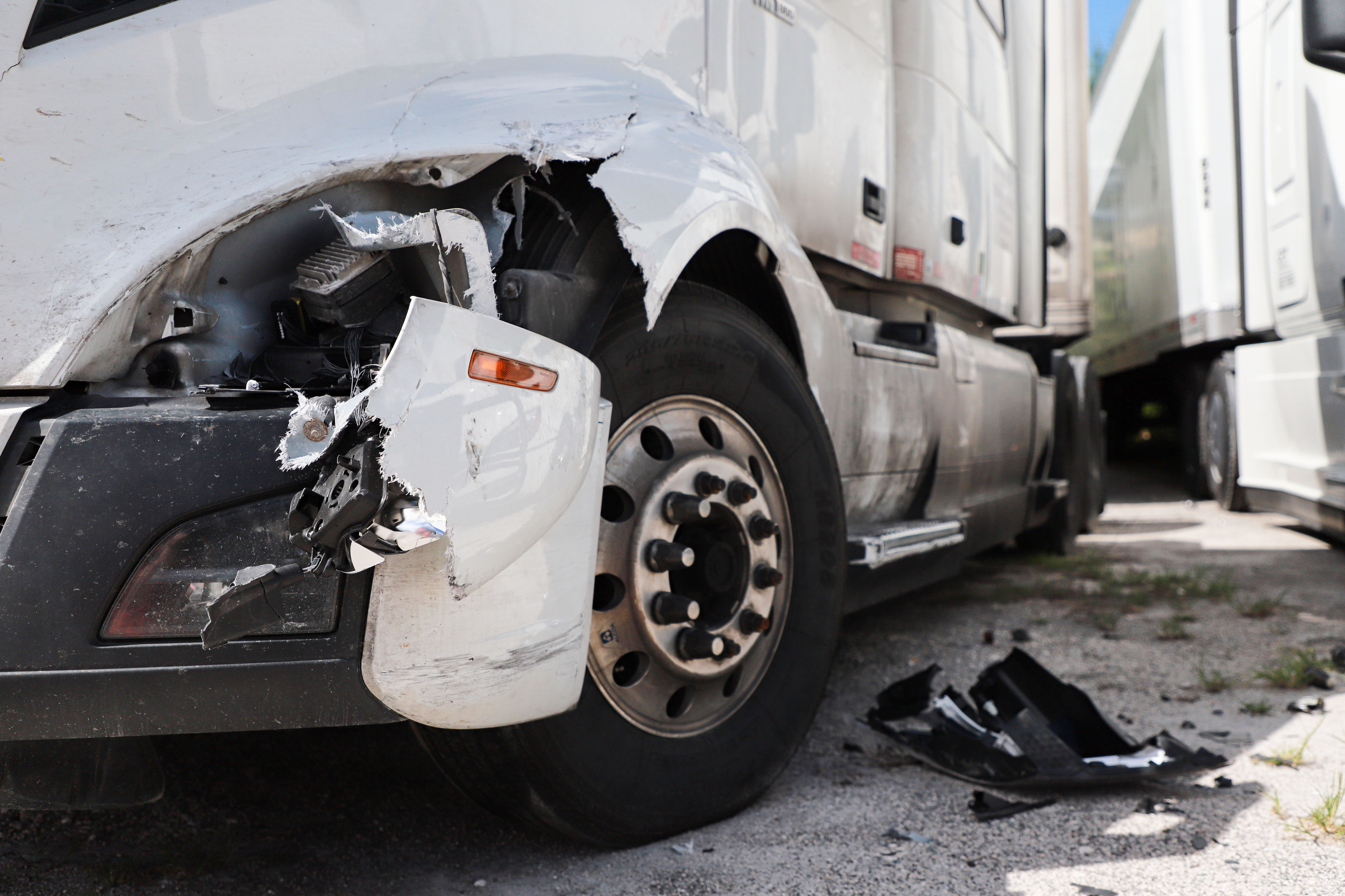 Do You Sue the Trucking Company or Driver After a Truck Wreck?