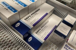 ¿Puede la inyección Depo causar convulsiones?